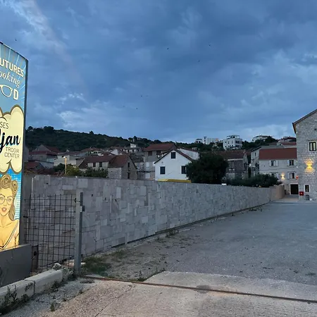 Otel Malo Trogir