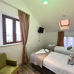 Boutique Malo - Old Town And Parking מלון 3*