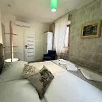 מלון Boutique Malo - Old Town And Parking 3*