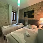 Boutique Malo - Old Town And Parking מלון