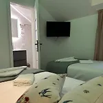 מלון Boutique Malo - Old Town And Parking 3*