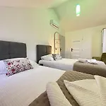 Boutique Malo - Old Town And Parking מלון טרוגיר