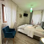 Boutique Malo - Old Town And Parking 3* טרוגיר