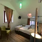 Boutique Malo - Old Town And Parking מלון