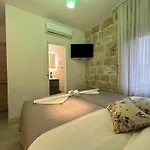 Boutique Malo - Old Town And Parking מלון 3*