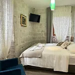 Boutique Malo - Old Town And Parking 3* טרוגיר