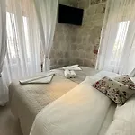 Boutique Malo - Old Town And Parking מלון