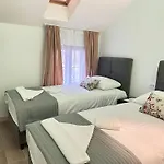 מלון Boutique Malo - Old Town And Parking 3*