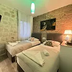 Boutique Malo - Old Town And Parking מלון טרוגיר