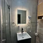 Boutique Malo - Old Town And Parking מלון
