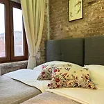 Boutique Malo - Old Town And Parking מלון טרוגיר