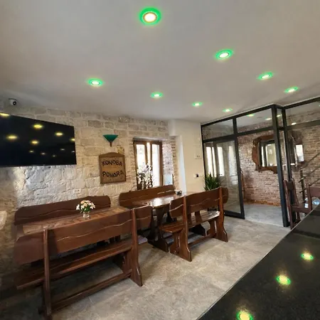 מלון Boutique Malo - Old Town And Parking 3*