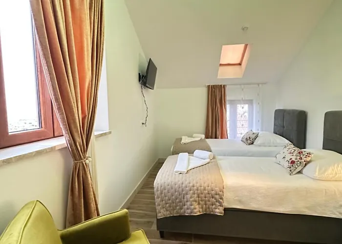 Malo 3* Trogir